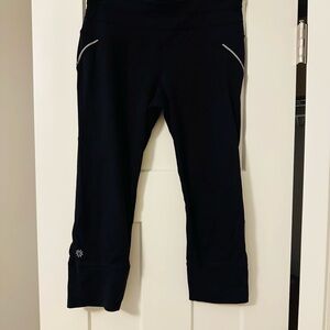 Athleta Relay Crop Capri Lagging’s Black Reflective